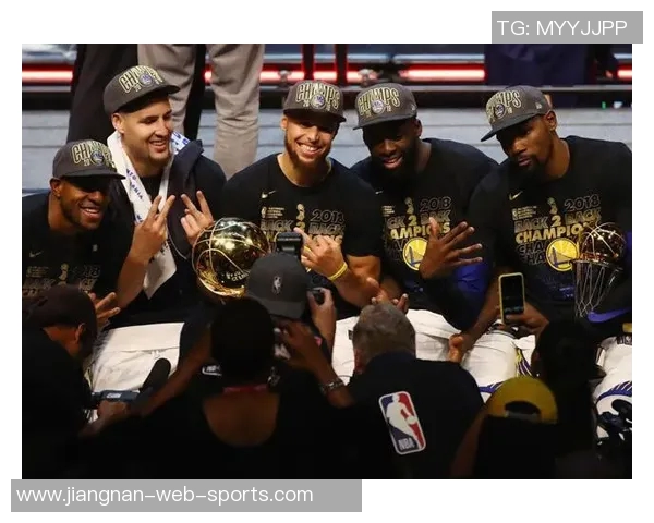 科尔轮换的动态变化分析库里缺阵与斯潘塞崛起的影响探讨